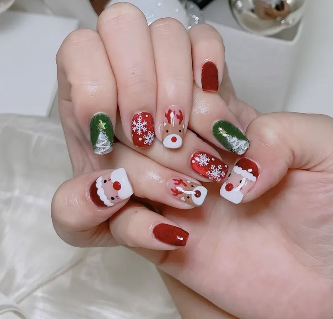 クリスマスプレスオンネイル サンタ トナカイ 雪の結晶 フェ - Nail Art Press On のレビューと価格